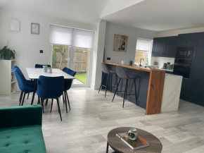 Brand New Big House with garden and free parking Barnet